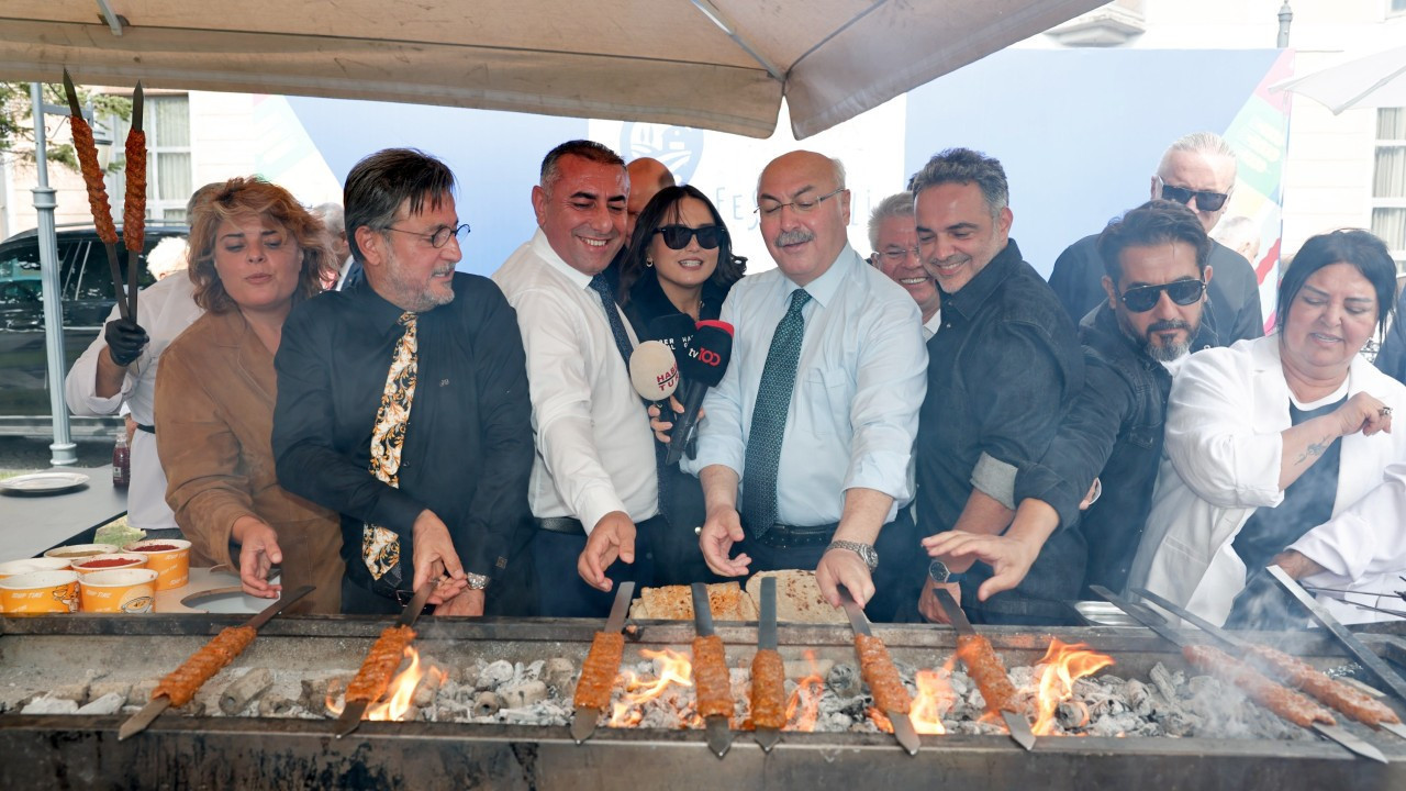 Adana Lezzet Festivali’ne 1 milyonun üzerinde ziyaretçi bekleniyor Adana Lezzet Festivali’ne 1 milyonun üzerinde ziyaretçi bekleniyor