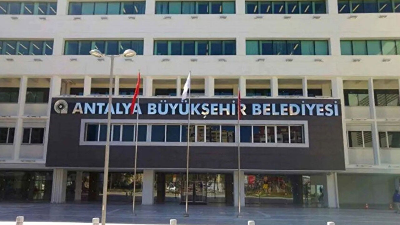 Antalya Büyükşehir Belediyesi soruşturmasında 3 kişiye tahliye Antalya Büyükşehir Belediyesi soruşturmasında 3 kişiye tahliye