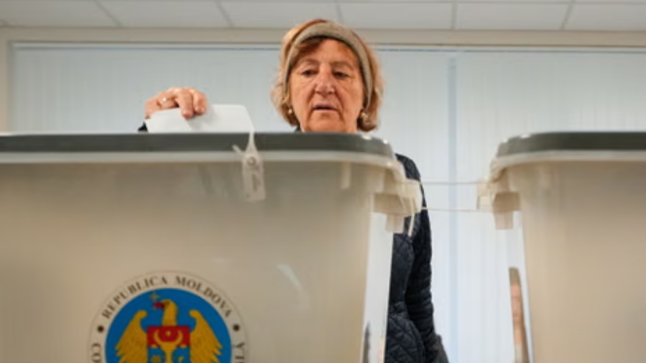 Moldova’da halk sandık başında Moldova’da halk sandık başında
