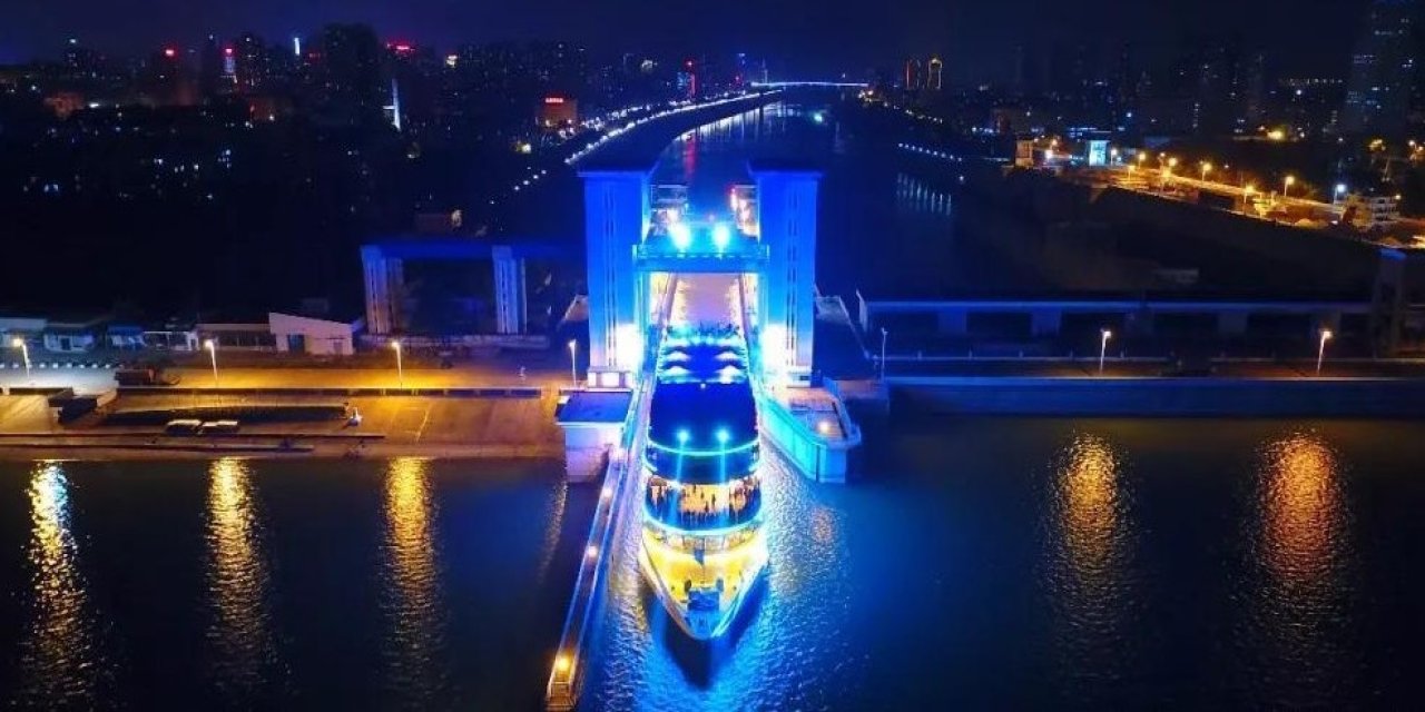 Çin, elektrikli dökme yük gemisini suya indirdi Çin, elektrikli dökme yük gemisini suya indirdi