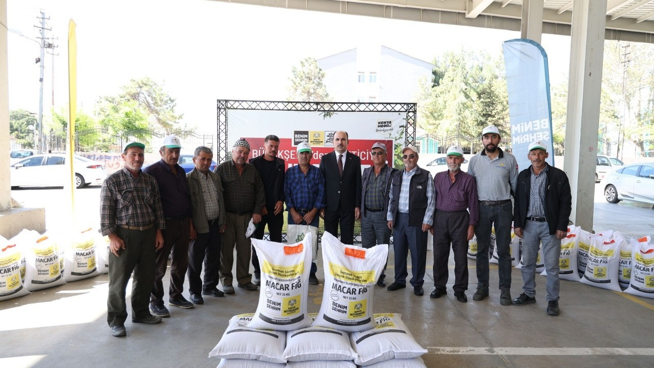 Konya Büyükşehir’den çiftçiye 80 ton Macar Fiği desteği Konya Büyükşehir’den çiftçiye 80 ton Macar Fiği desteği