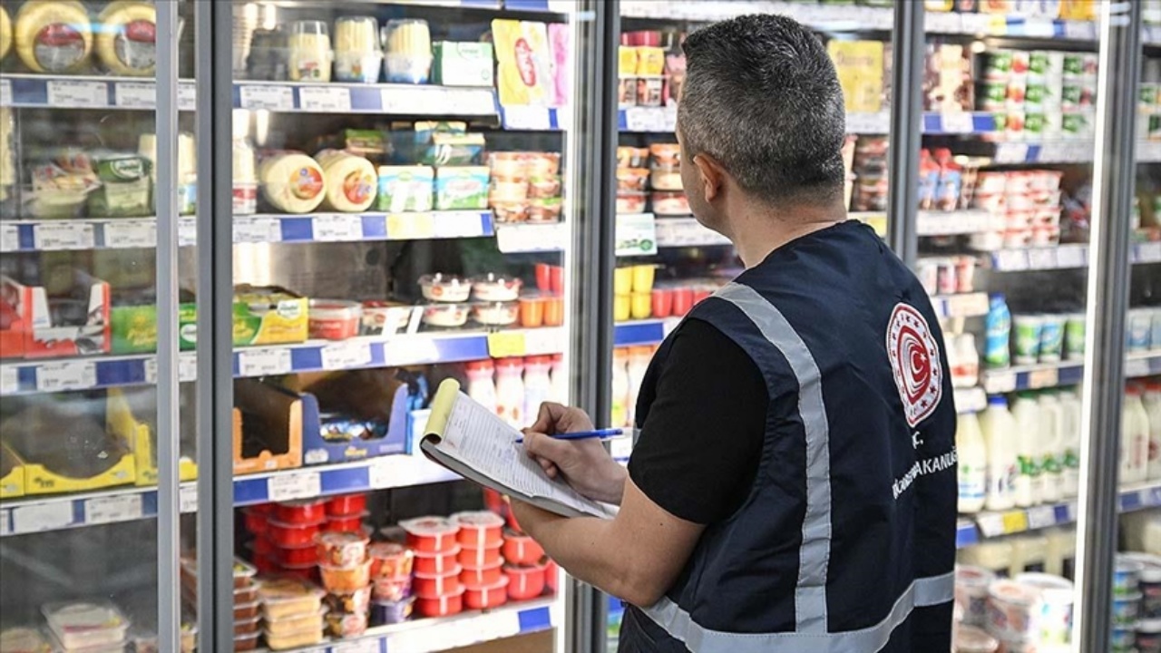 Fahiş fiyat ve stokçuluğa 773 milyon lira ceza Fahiş fiyat ve stokçuluğa 773 milyon lira ceza