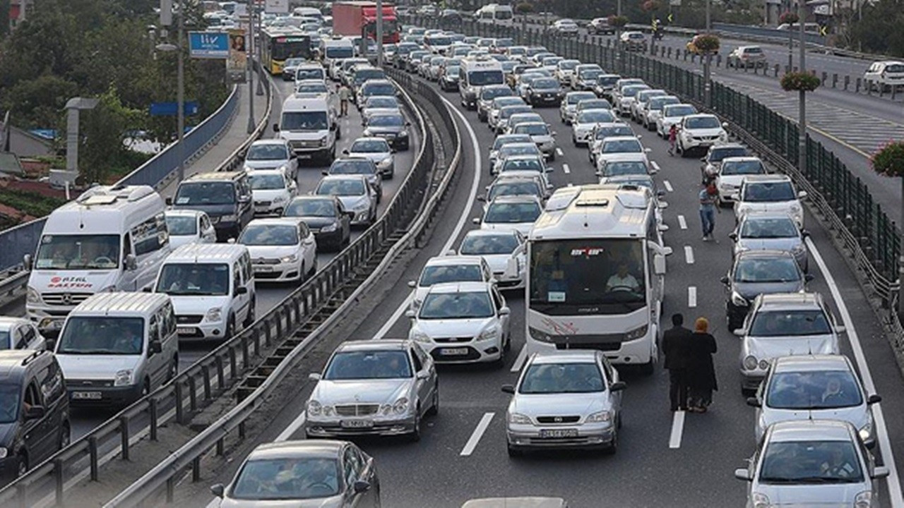 Eylül ayında 196 bin 338 adet taşıtın trafiğe kaydı yapıldı Eylül ayında 196 bin 338 adet taşıtın trafiğe kaydı yapıldı