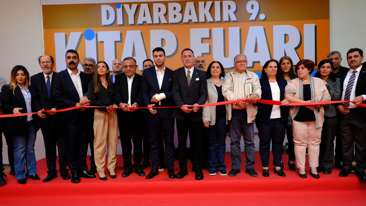 Diyarbakır Kitap Fuarı kapılarını ziyaretçilere açtı Diyarbakır Kitap Fuarı kapılarını ziyaretçilere açtı