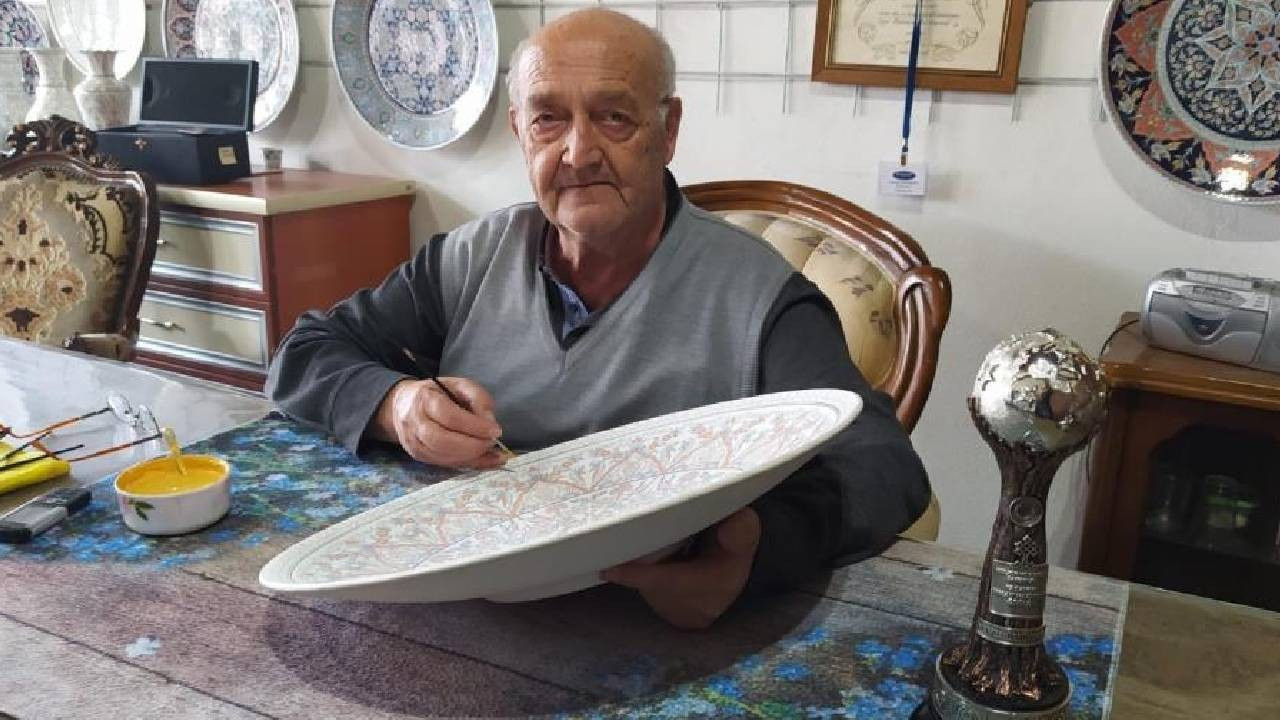 UNESCO ödüllü çini ustası Hamza Üstünkaya hayatını kaybetti UNESCO ödüllü çini ustası Hamza Üstünkaya hayatını kaybetti