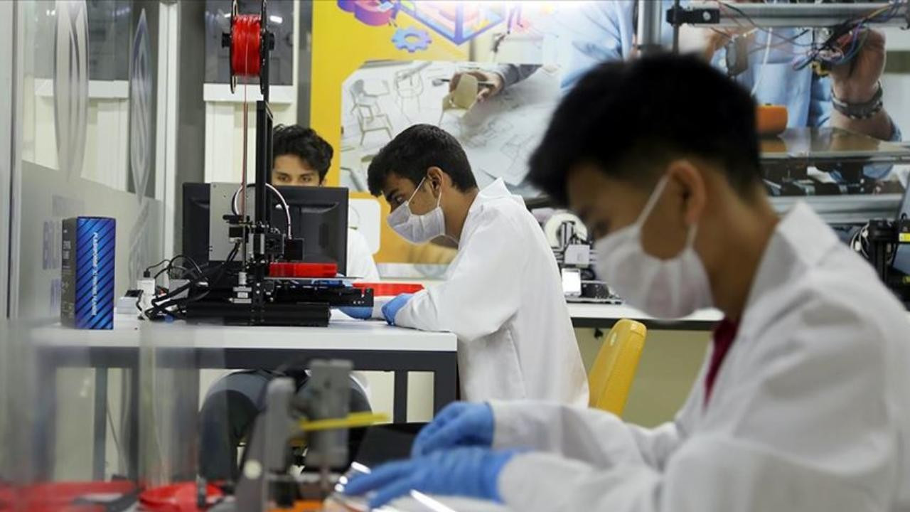 Yabancı çalışma izni başvurusu nasıl yapılır? 2025 yabancılar için çalışma izni nasıl alınır?