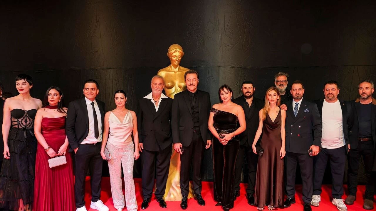 Altın Portakal Film Festivali'nde ödüller sahiplerini buldu Altın Portakal Film Festivali'nde ödüller sahiplerini buldu