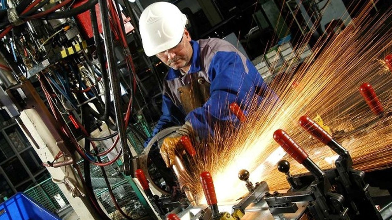 İngiltere’de imalat PMI 12 ayın zirvesinde