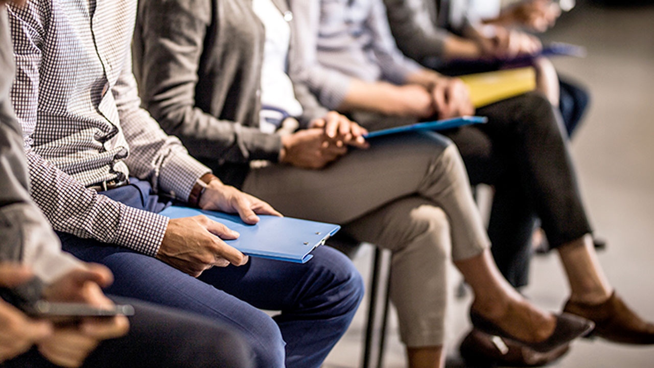 Küresel şirketler on binlerce kişiyi işten çıkarıyor Küresel şirketler on binlerce kişiyi işten çıkarıyor