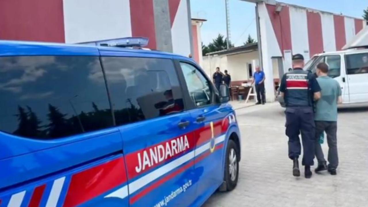 Yurt dışına kaçmaya çalışırken yakalanan 4’ü FETÖ üyesi 5 şüpheli tutuklandı